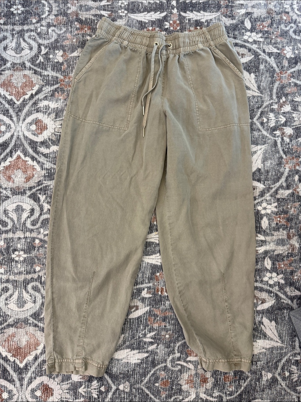 Like new Splendid Tan Angie straight leg Drawstring Pants Size S